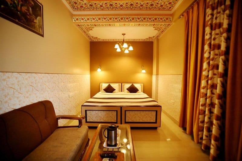 Hotel Golden Heritage Deluxe Джайпур Екстериор снимка