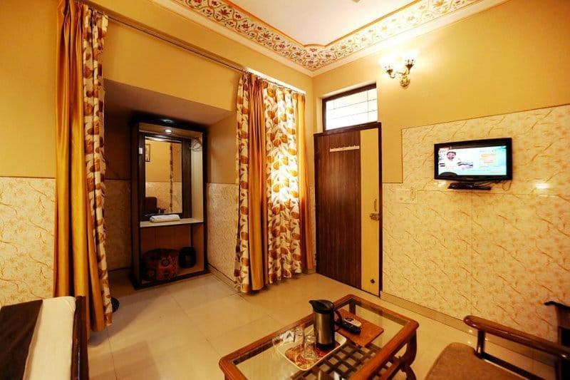 Hotel Golden Heritage Deluxe Джайпур Екстериор снимка