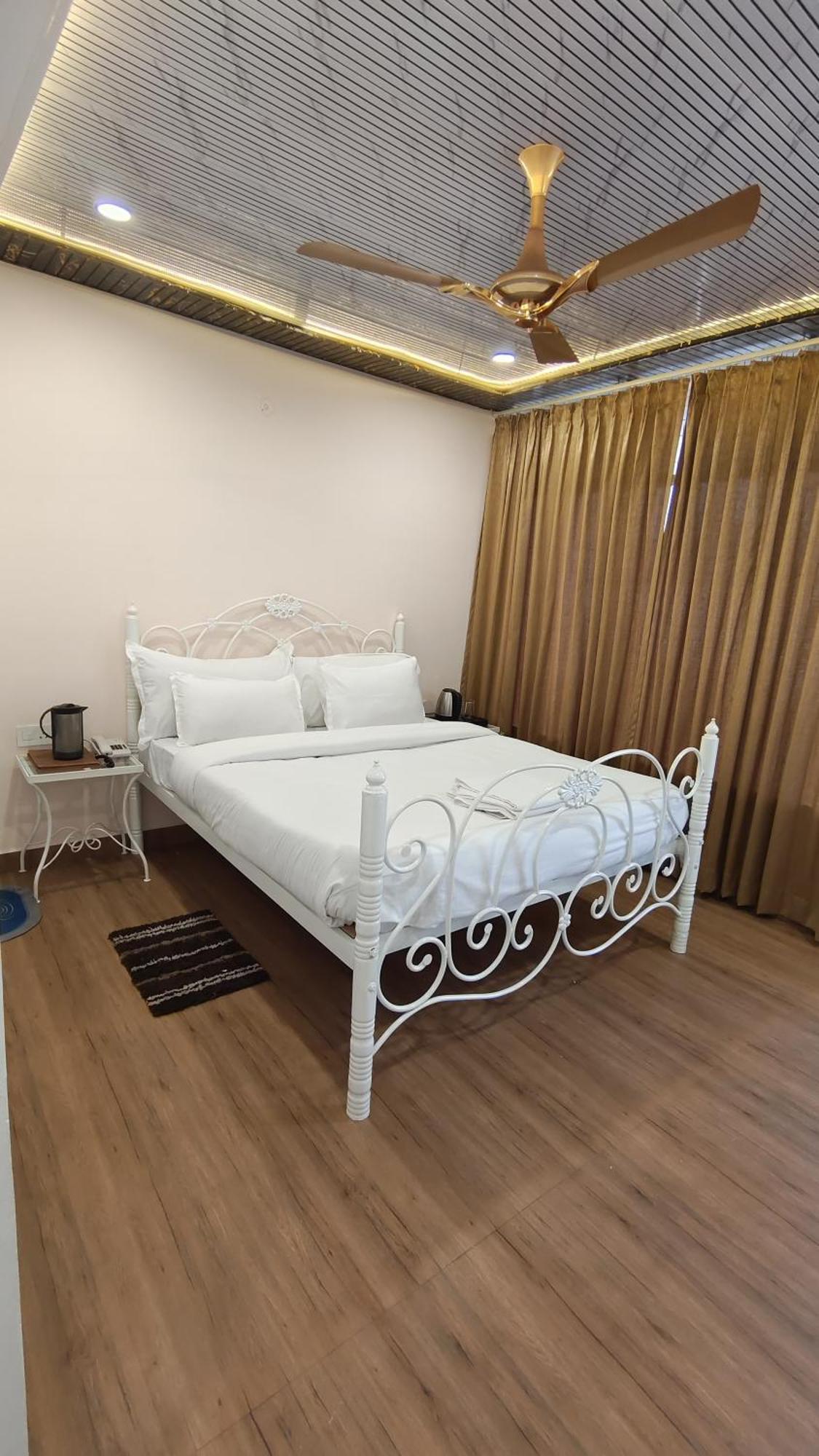 Hotel Golden Heritage Deluxe Джайпур Екстериор снимка