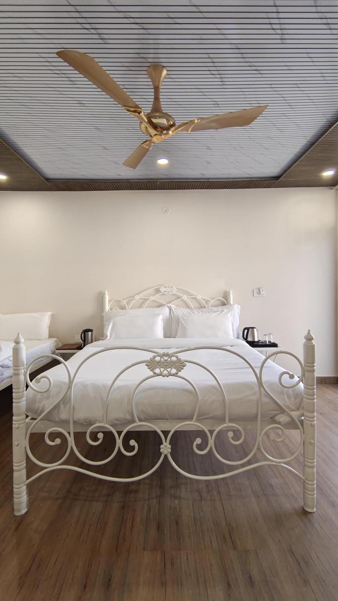 Hotel Golden Heritage Deluxe Джайпур Екстериор снимка